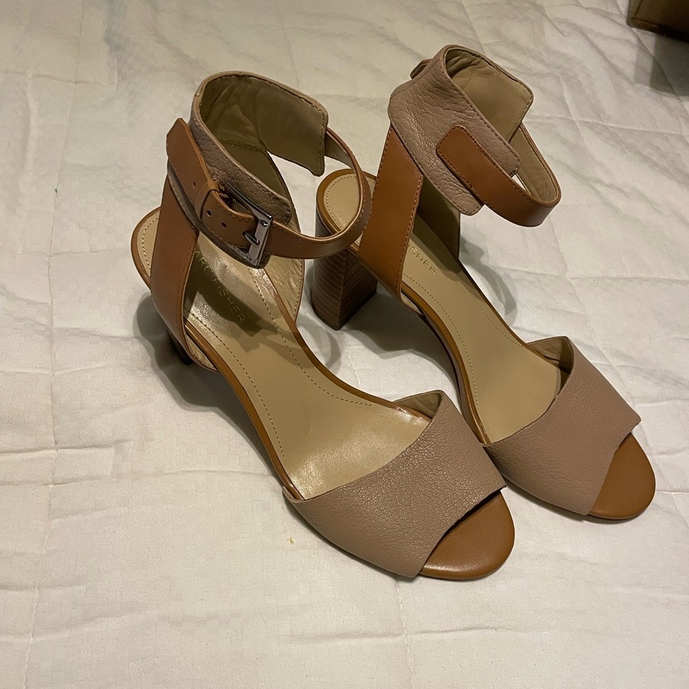Marc Fisher Two-Tone Tan Strappy Block‎ Heels Women’s Size 9 Sandals